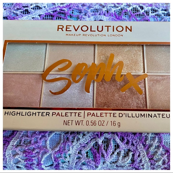 🎉HP🎊 NIB Makeup Revolution 8Pc Highlighter Shadow Palette “SOPH” - Picture 16 of 16